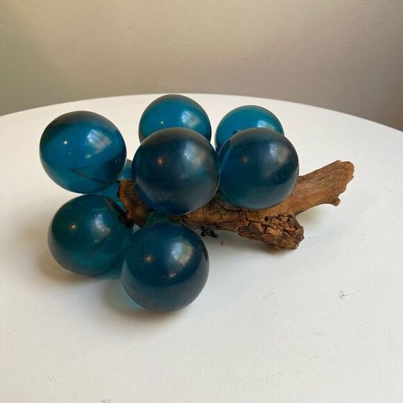 Vintage Mid-Century Lucite Grape Cluster Turquoise Blue on Driftwood - Picture 6 of 7